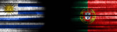Kara Arkaplanda Uruguay ve Portekiz Bayrakları