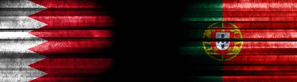 巴林和葡萄牙黑色背景旗 — 图库照片