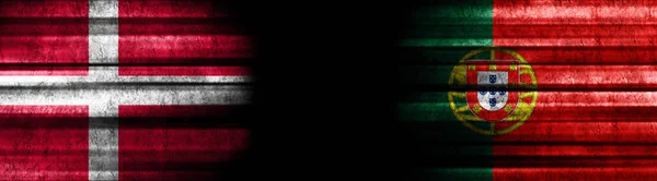 デンマークとポルトガル 黒い背景の旗 — ストック写真