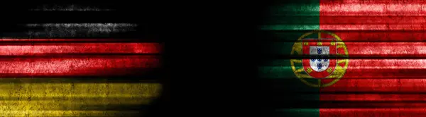 ブラックバックグラウンドのドイツとポルトガルの旗 — ストック写真