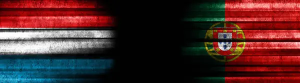ブラックバックグラウンドのルクセンブルクとポルトガルの旗 — ストック写真