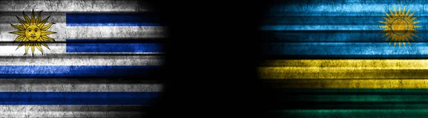 Uruguay Och Rwanda Flaggor Svart Bakgrund — Stockfoto