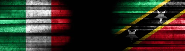Olaszország Saint Kitts Nevis Zászlók Fekete Háttér — Stock Fotó