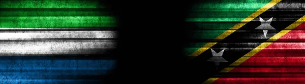 Sierra Leone Und Kitts Und Nevis Flaggen Auf Schwarzem Hintergrund — Stockfoto