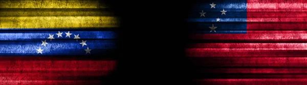 Флаги Венесуэлы Самоа Чёрном Фоне — стоковое фото