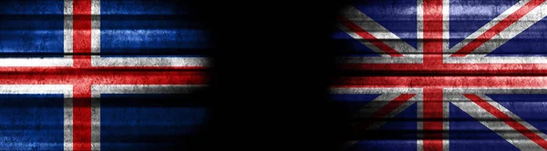 冰岛和联合王国关于黑人背景的旗帜 — 图库照片