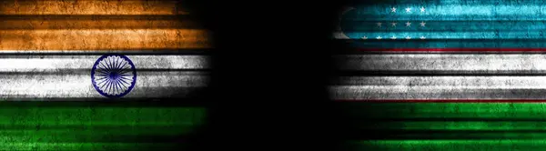 インドとウズベキスタン 黒い背景の旗 — ストック写真