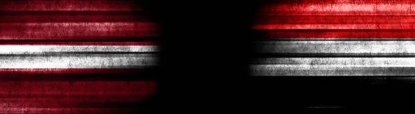 Lettország Jemen Zászlók Fekete Háttér — Stock Fotó