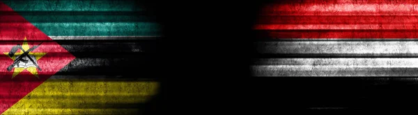 Флаги Мозамбика Йемена Чёрном Фоне — стоковое фото