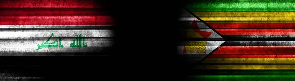 Bandeiras Iraque Zimbabué Sobre Fundo Preto — Fotografia de Stock