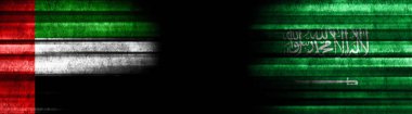 Siyah Arkaplanda Birleşik Arap Emirlikleri ve Suudi Arabistan Bayrakları