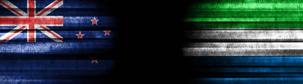 Flaggen Neuseelands Und Sierra Leones Auf Schwarzem Hintergrund — Stockfoto
