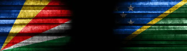 Seychellen Und Salomonen Flaggen Auf Schwarzem Hintergrund — Stockfoto