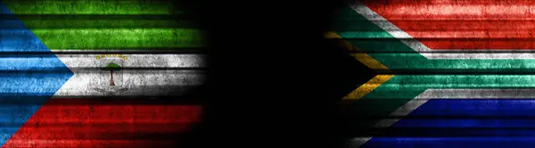 赤道几内亚和南非黑色背景旗 — 图库照片