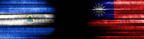 Σημαίες Νικαράγουα Και Ταϊβάν Μαύρο Φόντο — Φωτογραφία Αρχείου