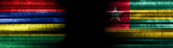 Mauritius Und Togo Flaggen Auf Schwarzem Hintergrund — Stockfoto