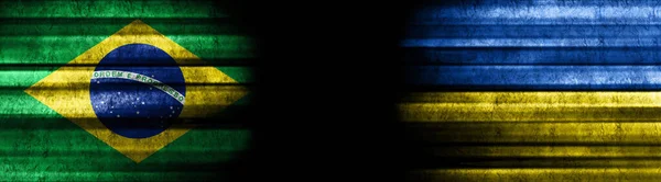 Flaggen Brasiliens Und Der Ukraine Auf Schwarzem Hintergrund — Stockfoto
