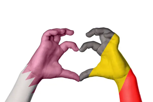 카타르 벨기에 심장을 만드는 제스처 클리핑 — 스톡 사진