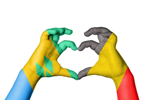 圣文森特和格林纳丁斯Belgium Heart Hand Gesture Making Heart Clipping Path — 图库照片