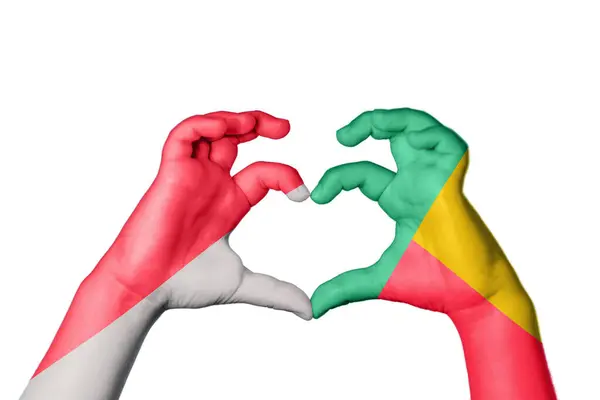 印度尼西亚Benin Heart Hand Gesture Making Heart Clipping Path — 图库照片