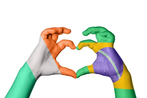Irlanda Brasil Corazón Hacer Gestos Corazón Recortar Camino —  Fotos de Stock