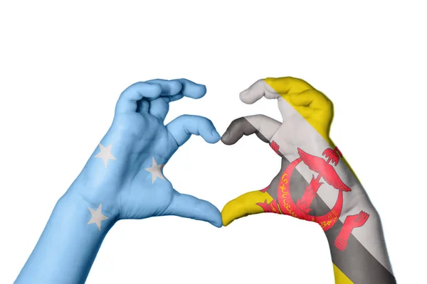 密克罗尼西亚文莱心脏 手手势制造心脏 收割路径 — 图库照片