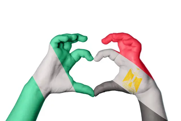 尼日利亚埃及心 手手势造心 收割之路 — 图库照片