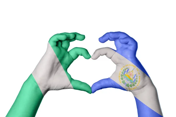 Nigeria Salvador Heart Hand Gest Att Göra Hjärta Klippning Vägen — Stockfoto