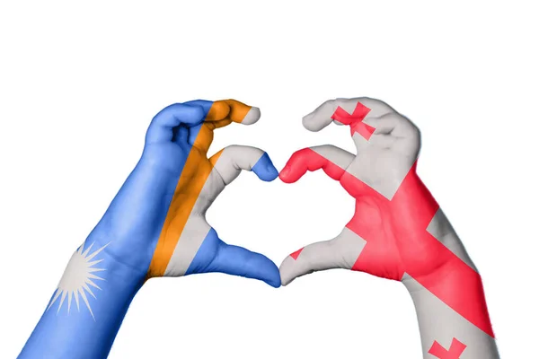 马绍尔群岛格鲁吉亚心脏 手手势制造心脏 收割路径 — 图库照片