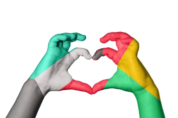 Гвинейское Сердце Кувейта Жест Рукой Сердце Обрезка Пути — стоковое фото
