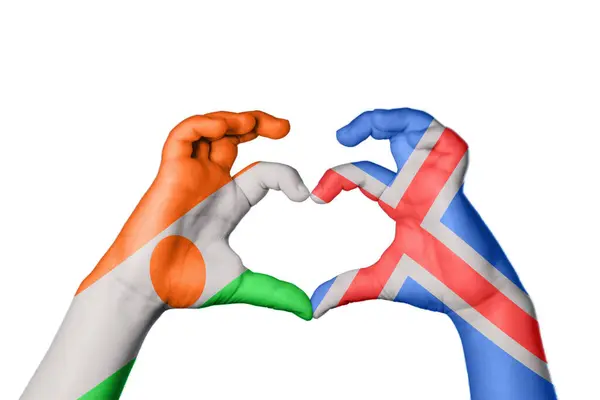 Niger Islandia Serce Ręka Gestem Podejmowania Serca Ścieżka Clipping — Zdjęcie stockowe