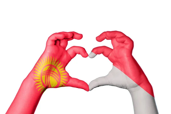 キルギス インドネシア心臓 ハンドジェスチャー作り心臓 クリッピングパス — ストック写真