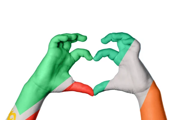 Tjetjenien Irland Hjärta Hand Gest Att Göra Hjärta Klippning Vägen — Stockfoto