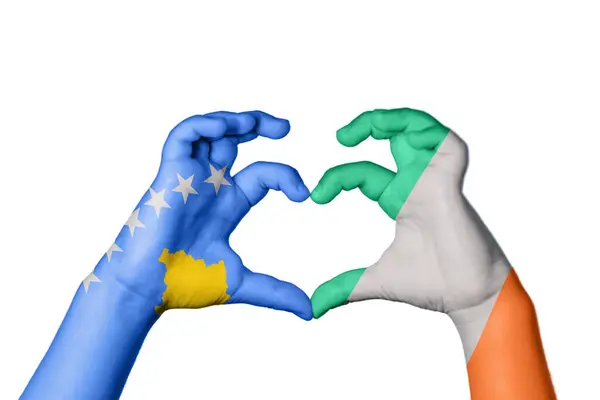 Kosovo Irlande Coeur Geste Main Faisant Coeur Sentier Coupure — Photo