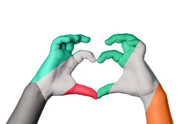 Kuwejt Irlandia Serce Ręka Gest Podejmowania Serca Ścieżka Clipping — Zdjęcie stockowe