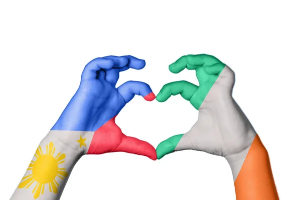 Filipiny Irlandia Serce Ręka Gestu Podejmowania Serca Ścieżka Clipping — Zdjęcie stockowe