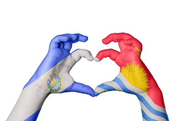 Сальвадор Кирибати Сердце Жест Руки Делает Сердце Обрезка Пути — стоковое фото