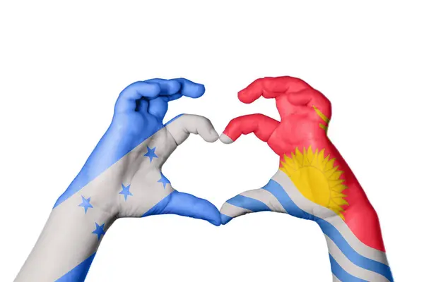 Гондурас Кирибати Сердце Жест Руки Делает Сердце Обрезка Пути — стоковое фото