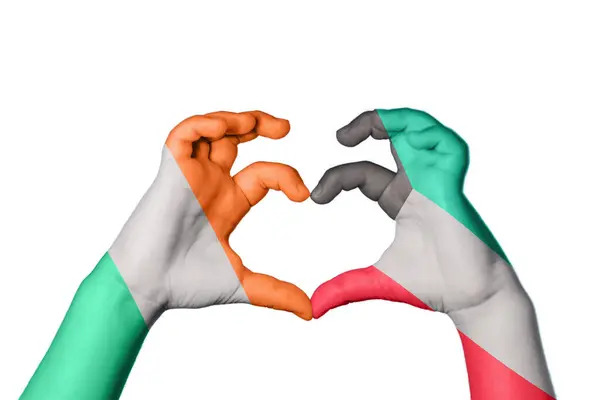 Ирландия Кувейт Сердце Жест Руки Делает Сердце Клиппинг Путь — стоковое фото