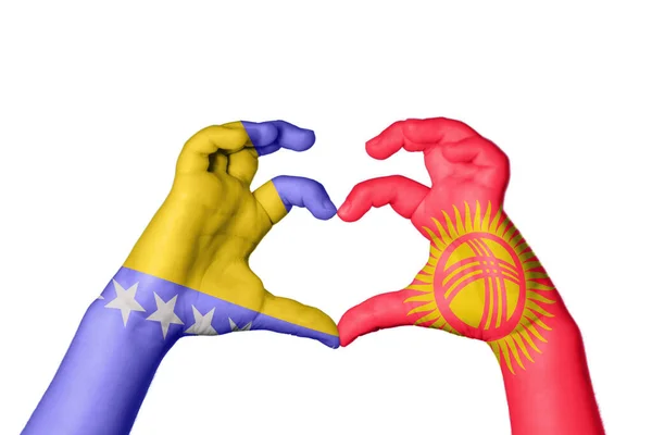波斯尼亚和黑塞哥维那吉尔吉斯斯坦心脏 手举着手 制造心脏 开辟道路 — 图库照片