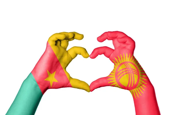 Camerún Kirguistán Corazón Hacer Gesto Mano Del Corazón Recortar Camino — Foto de Stock