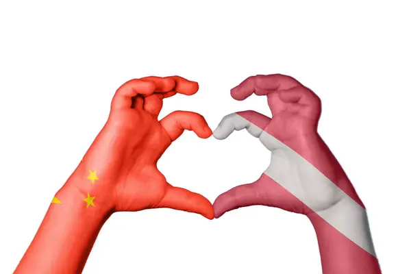 China Letonia Corazón Mano Gesto Haciendo Corazón Recorte Camino —  Fotos de Stock