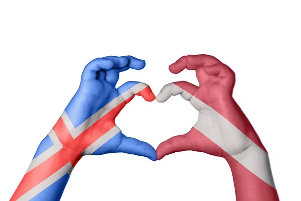 Islandia Łotwa Serce Ręka Gestem Podejmowania Serca Ścieżka Clipping — Zdjęcie stockowe