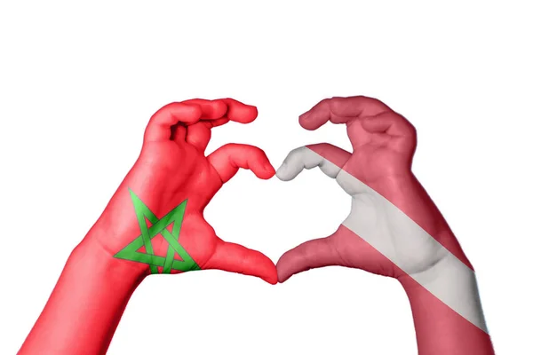 摩洛哥拉脱维亚心 手手势造心 收割之路 — 图库照片