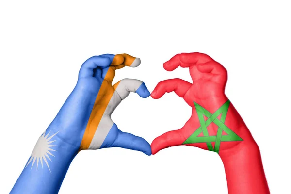 马绍尔群岛摩洛哥心 手举着手制造心 收割之路 — 图库照片
