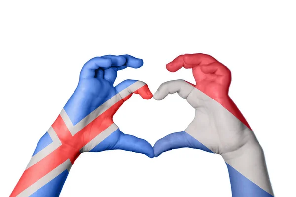 アイスランド オランダ心臓 ハンドジェスチャー作り心臓 クリッピングパス — ストック写真