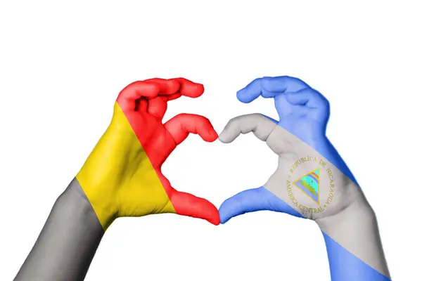 比利时尼加拉瓜心脏 手手势造心 收割路径 — 图库照片