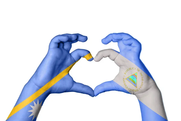 Nauru Nicaragua Szív Kézmozdulat Készítés Szív Vágás — Stock Fotó