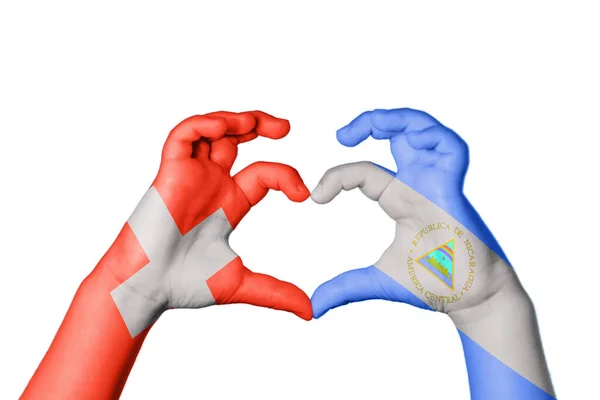 Ελβετία Νικαράγουα Καρδιά Χέρι Χειρονομία Κάνοντας Καρδιά Ψαλιδίζοντας Διαδρομή — Φωτογραφία Αρχείου