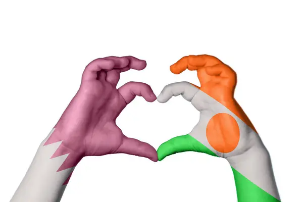 Катарское Сердце Нигера Жест Руки Делает Сердце Обрезка Пути — стоковое фото